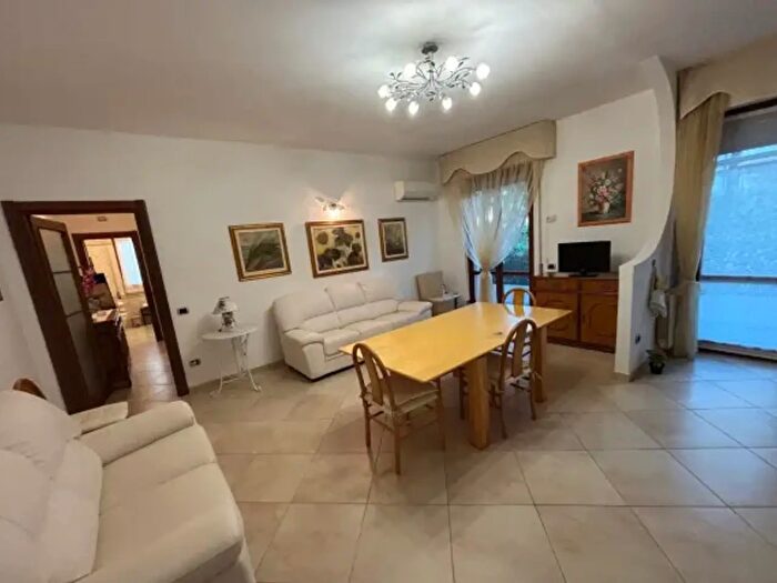 Appartamento trilocale in vendita in Via Magliano, Massa