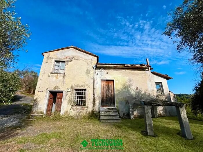Casa con 6 locali in vendita in Via Celso, Fosdinovo