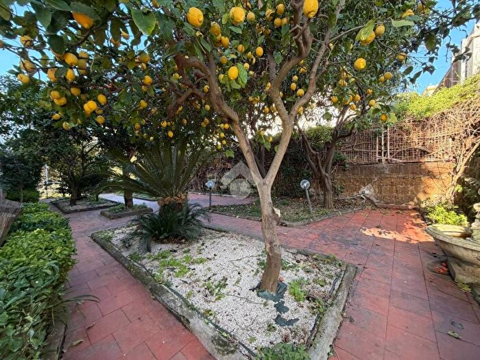 Appartamento trilocale in affitto in Via Posillipo, Posillipo, Napoli