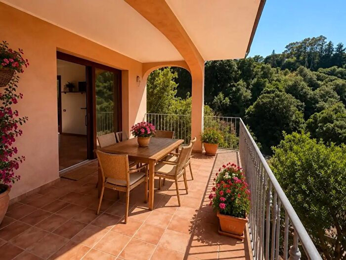 Casa con 6 locali in vendita in Santa Teresa Gallura