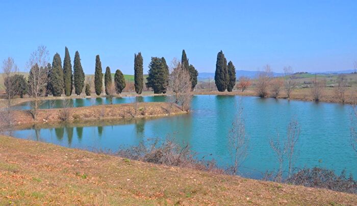 Casa con 5 locali in vendita in Lajatico