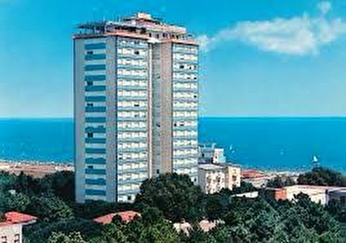 Appartamento trilocale in vendita in Via Forlì, Cervia