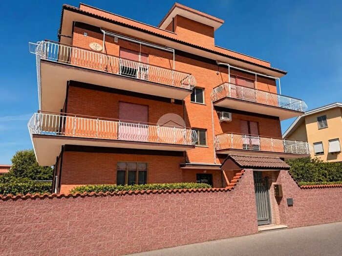Appartamento trilocale in vendita in Via Roccapalumba, Roma