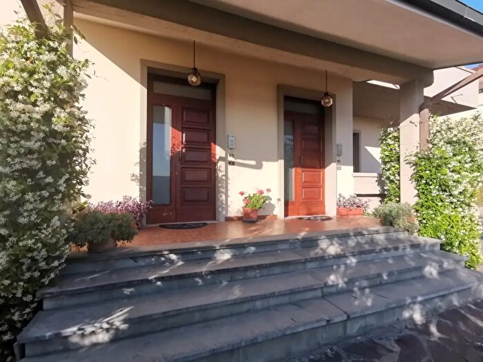 Appartamento con 8 locali in vendita in Fucecchio