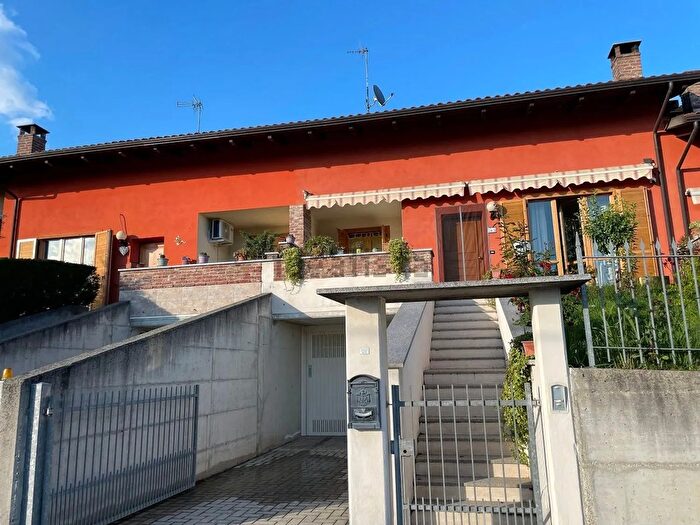 Casa con 10 locali in vendita in Costigliole DAsti