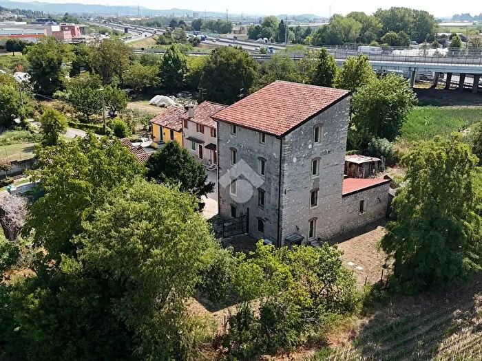 Casa con 8 locali in vendita in Via Maglio, San Martino Buon Albergo