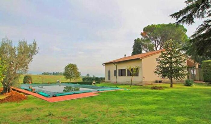 Casa con 6 locali in vendita in Via Camillo Benso di Cavour, Castiglione Del Lago