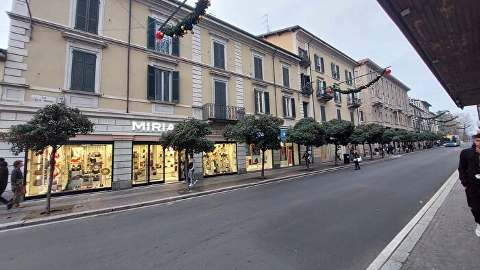 Appartamento trilocale in vendita in Via Morosini, Varese