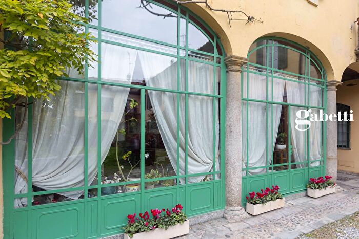 Casa quadrilocale in vendita in Via San Mamete, Milano