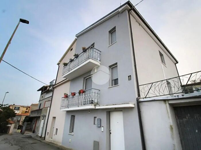 Casa quadrilocale in vendita in Via Niccolò Paganini, Atri