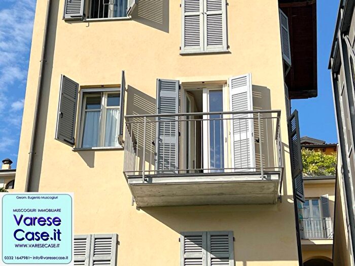 Appartamento monolocale in affitto in Viale Giuseppe Garibaldi, Centro, Gavirate