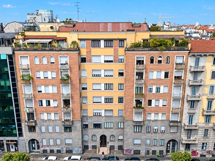 Appartamento trilocale in vendita in Via Tonale, Centrale, Milano