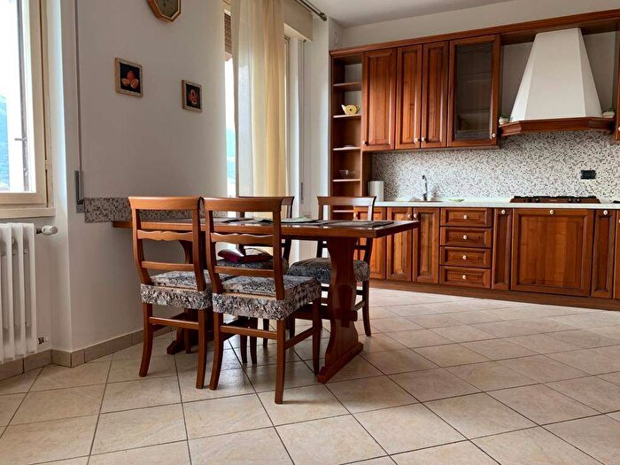 Appartamento trilocale in affitto in Via Meucci, Rezzato