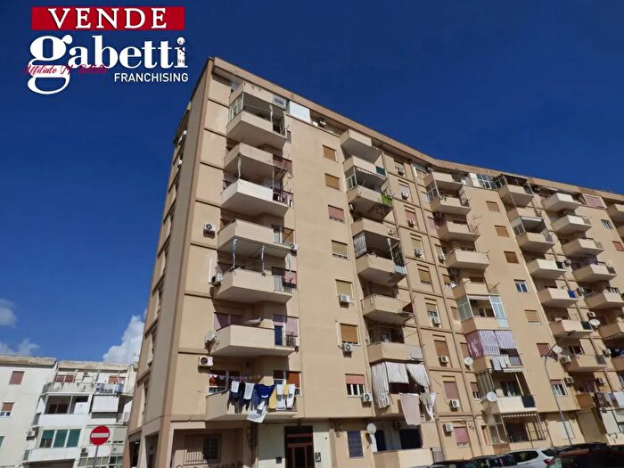 Appartamento trilocale in vendita in Via Piazzale Fratelli Sant'Anna, Palermo