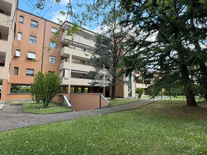 Appartamento trilocale in vendita in Via Silone, Desio