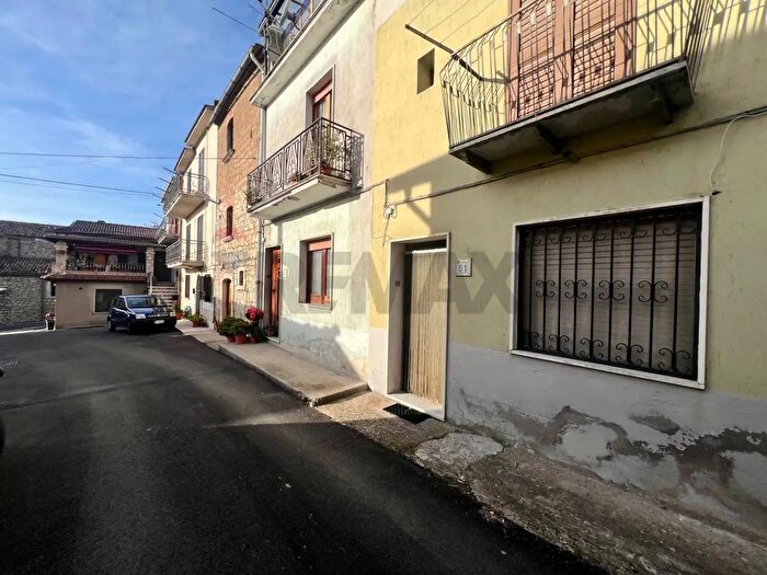 Casa con 7 locali in vendita in Largo San Donato, Fragneto Monforte