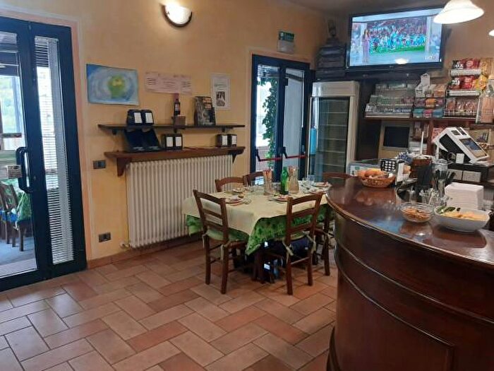 Casa quadrilocale in vendita in Via del Frassine, Ventasso