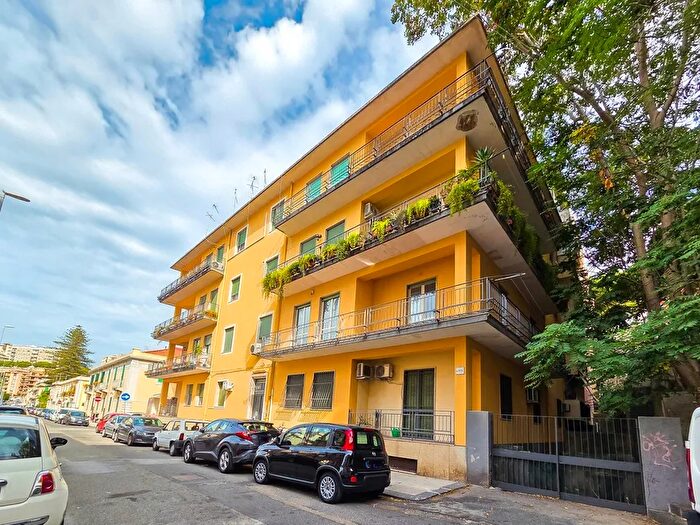 Appartamento quadrilocale in vendita in Via Acqua del Conte, Messina