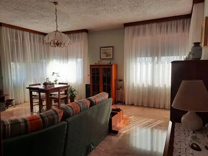 Appartamento con 6 locali in vendita in Via Milano, Bardello con Malgesso e Bregano