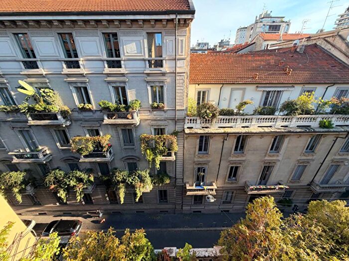 Appartamento bilocale in affitto in Via Giuseppe e Francesco Carlo Maggiolini, Palestro, Milano