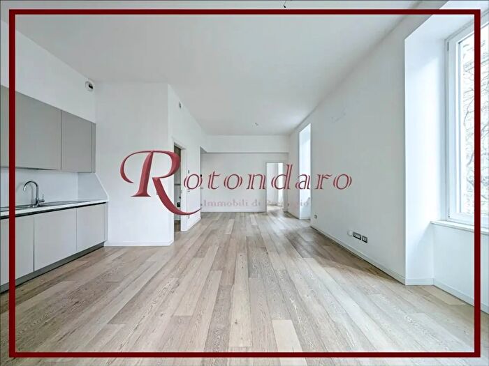 Appartamento trilocale in affitto in Via Andrea Solari, Milano