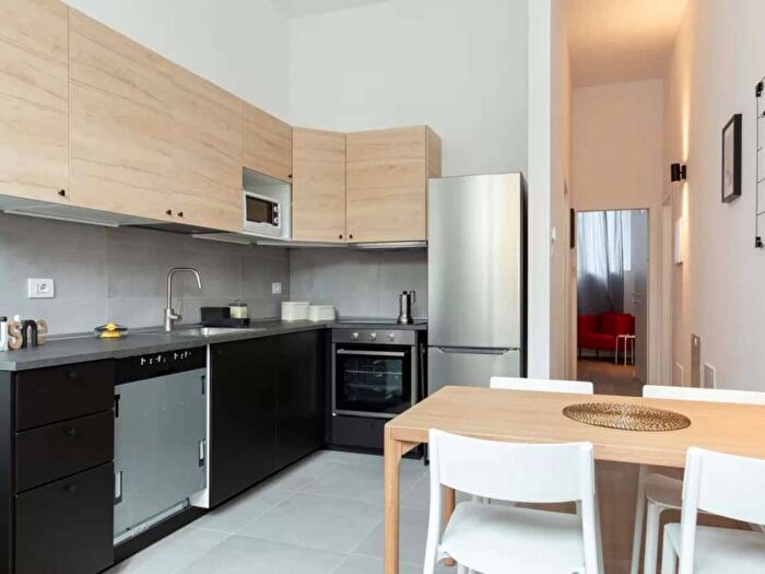 Appartamento trilocale in affitto in Via Vespri Siciliani, Giambellino, Milano