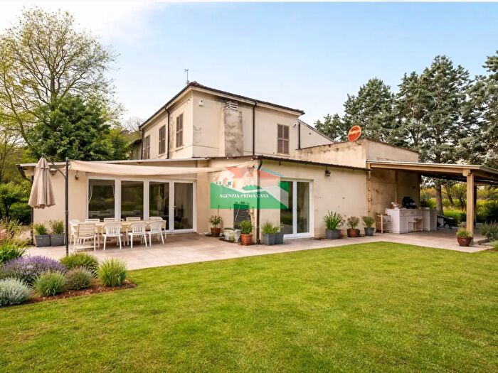 Casa con 8 locali in vendita in Viale Alberti, Ravenna