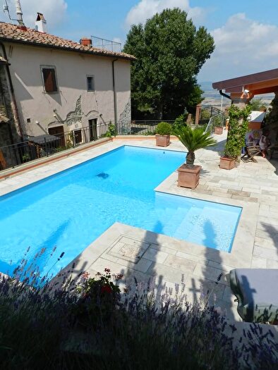 Casa con 7 locali in vendita in Castellina Marittima
