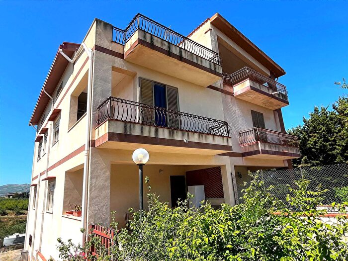 Casa con 10 locali in vendita in Strada Statale, Partinico