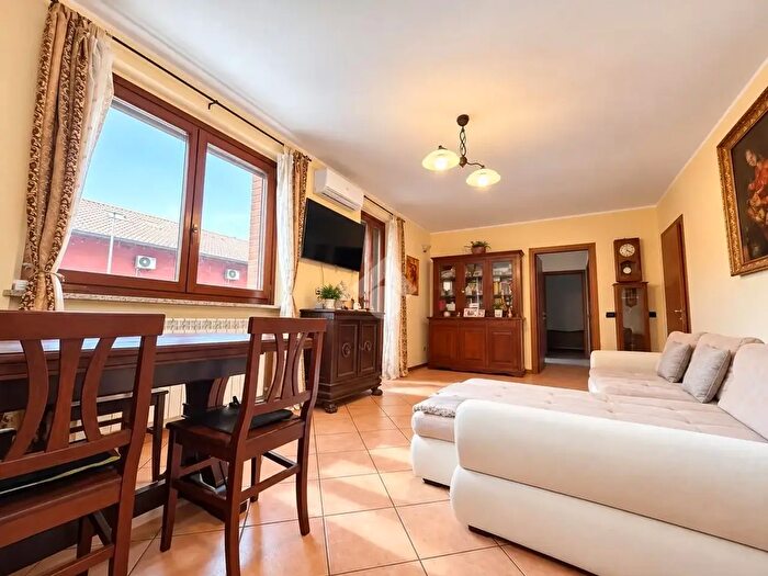 Appartamento trilocale in vendita in Via Ventiquattro Maggio, Romentino
