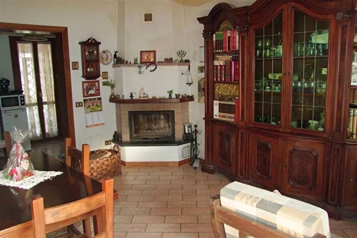 Casa quadrilocale in vendita in Via Ettore Pinzani Dicomano, Dicomano