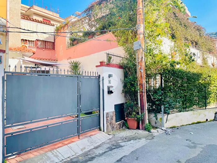 Appartamento trilocale in vendita in Fondo Mineo, Palermo