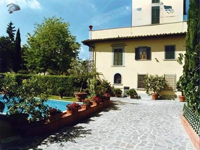 Casa con 7 locali in vendita in Firenze