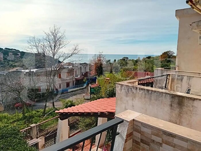 Casa con 5 locali in vendita in Via Dino, San Nicola Arcella