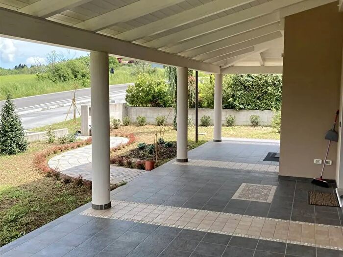 Casa con 7 locali in vendita in Tavoleto