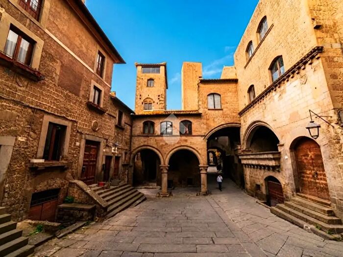 Appartamento trilocale in vendita in Via Centoponti, Viterbo
