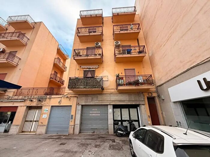 Appartamento con 5 locali in vendita in Via Archi, Trapani
