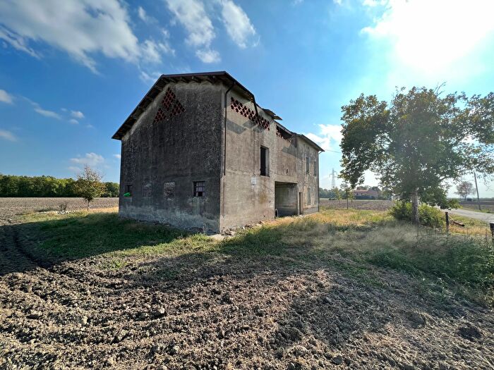 Casa con 6 locali in vendita in Via Madonna, Camposanto