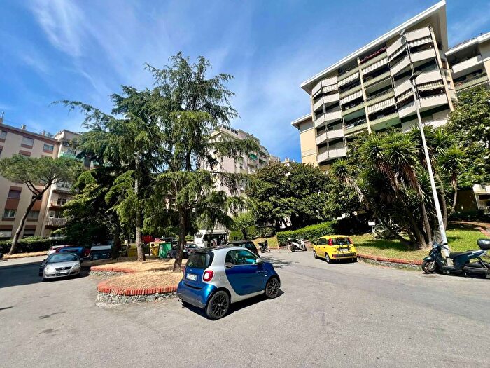 Appartamento trilocale in affitto in piazzale Dei Glicini, Pegli, Genova