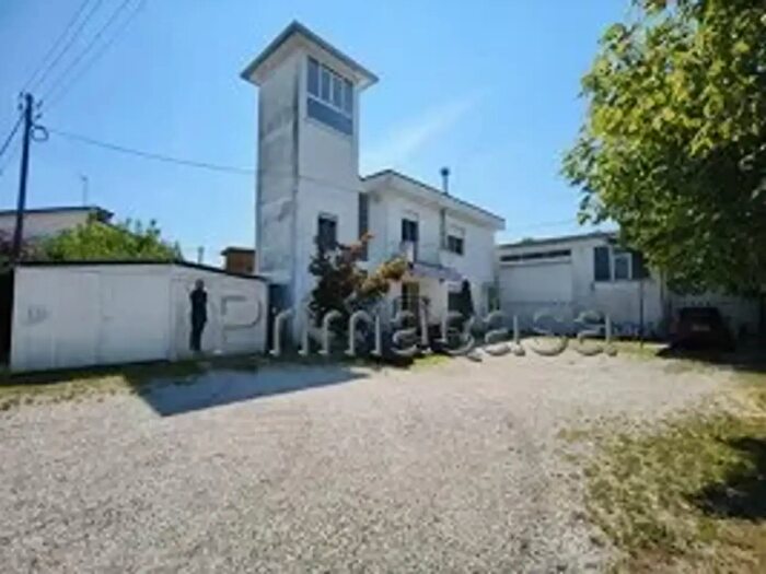 Casa con 6 locali in vendita in Via Don Guanella, Casaleone
