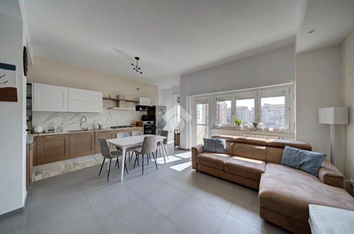 Appartamento quadrilocale in vendita in Via Baltimora, Torino