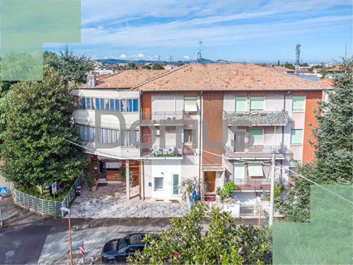 Appartamento con 5 locali in vendita in Via Veronese, Cesena