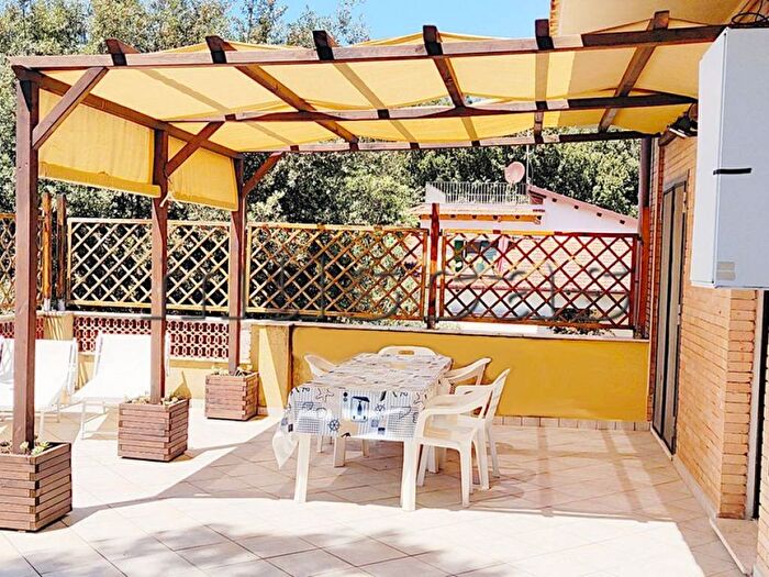 Appartamento quadrilocale in affitto in Viale Castellammare, Fregene, Fiumicino