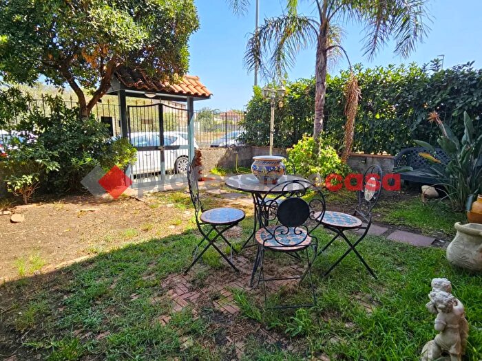 Casa con 9 locali in vendita in Via Dante Alighieri, San Gregorio Di Catania