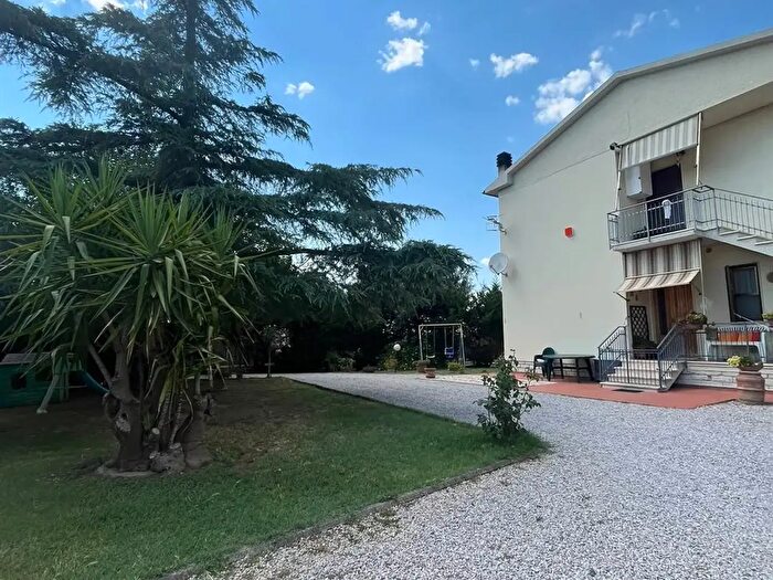 Appartamento con 6 locali in vendita in Roccastrada