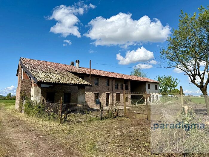 Casa con 6 locali in vendita in Sale