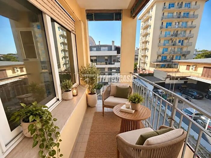 Appartamento trilocale in vendita in Via Ippolito Nievo Lido degli Estensi, Comacchio