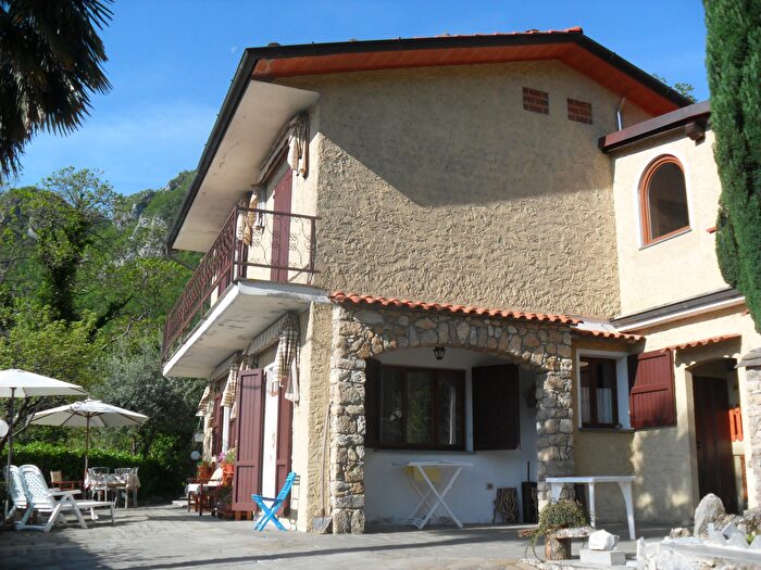 Casa trilocale in affitto in Stazzema