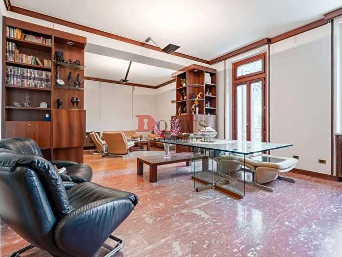 Appartamento trilocale in vendita in Via Trento, Mantova