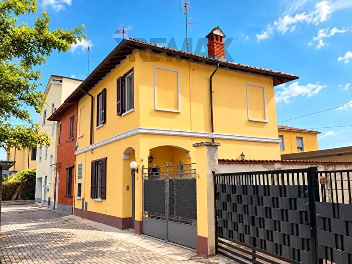 Casa trilocale in vendita in Via Modena, Garlasco